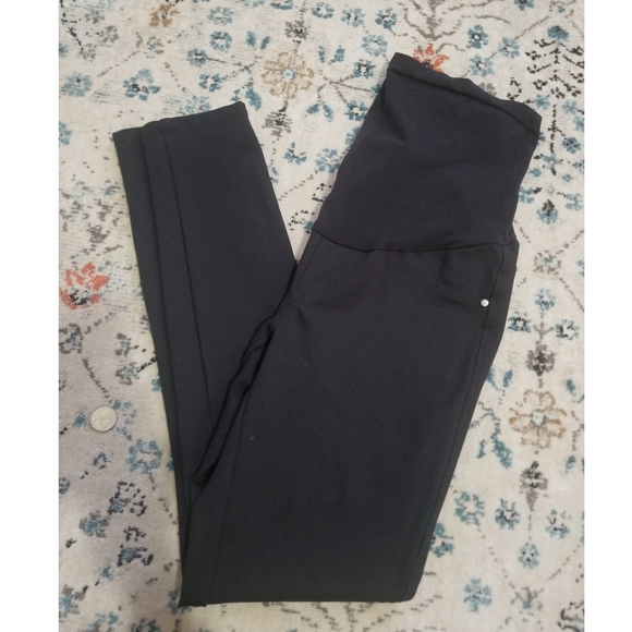 A Pea in the Pod Skinny Leg Maternity Pants - Picture 4 of 7